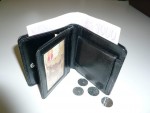 menší universální kožená peněženka, zaoblené rohy, na 8 kreditek,